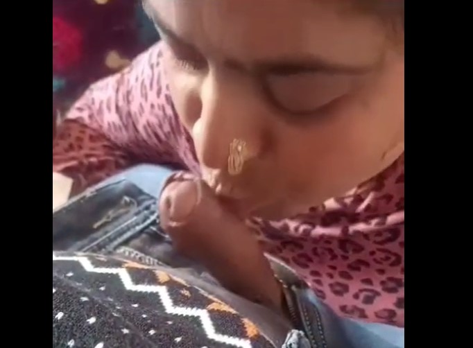 Hindi sex mms of punjabi aunty gives awesome blowjob