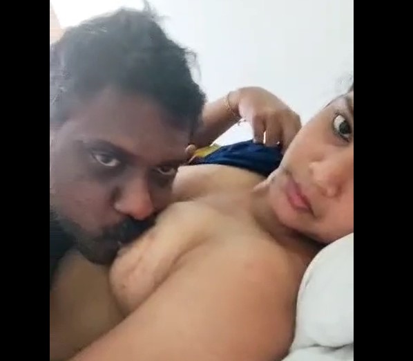 Tamil xxx of hot bhabhi with his driver at oyo room